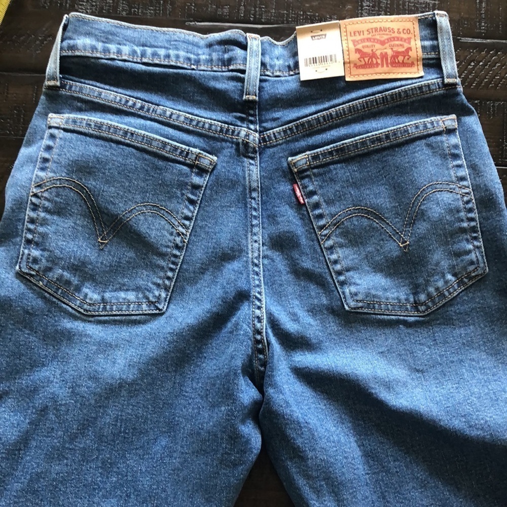 NWT Levi’s Wedgie Straight Leg High Waisted Denim Cropped Short Stretch Size 29 - Picture 9 of 14